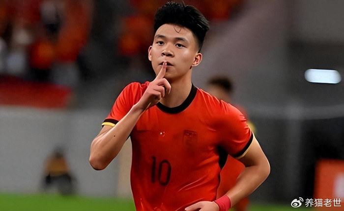 百度直播-同样是获得单刀球！为何杜月徵能直接冷静破门，王钰栋却错失良机|浙江队|重庆铜梁龙|重庆|韦世豪|中国男足_新浪体育_新浪新闻